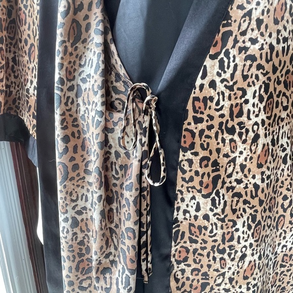 Victoria’s Secret leopard and lace kimono robe - Picture 6 of 11